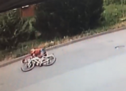 В Таганроге велосипедист сбил двух женщин так, что понадобилась «скорая помощь»