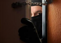 Криминальные соседи избили мужчину за сотовый телефон в Таганроге