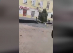 Вместо тротуарной плитки Петровскую закатают в асфальт