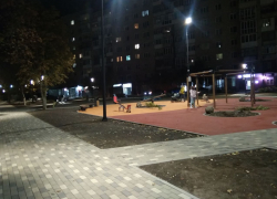 Три саженца и два стола: в СЖМ Таганрога готовят к сдаче сквер