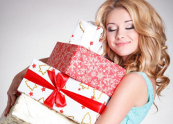 Что подарить женщине, чтобы подарок не пылился в углу?