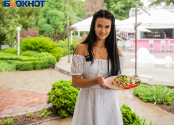 Кристина Юрова на кулинарном этапе смогла укротить козла и сделать из него салат