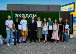 Волонтеров Таганрога поблагодарили за уборку побережья от мазута