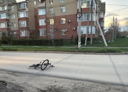 В Таганроге велосипедист попал под колеса совершая маневр