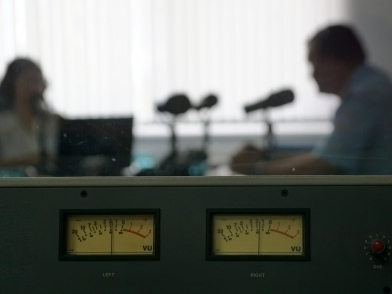 Сотрудник ГУ МВД России по Ростовской области в эфире радио рассказал о запрете курения в общественных местах