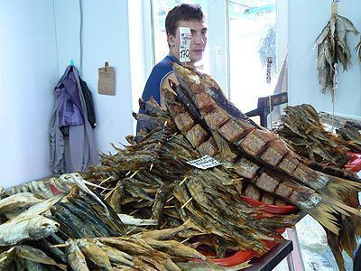 В Таганроге горожанам продавали рыбу сомнительного качества