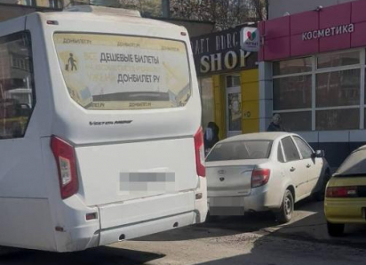 «Зла и нервов не хватает»: таганрогские водители ремонтируют дороги за свой счёт