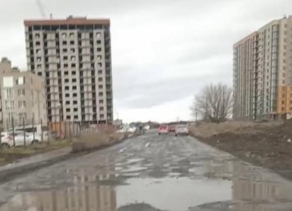 «Нужна лекция про асфальтирование дороги к 39-й школе»: таганрожцы горько иронизируют в чате главы города