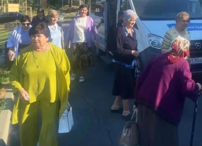 Мобильные бригады Неклиновского района доставили на диспансеризацию более 1100 пожилых людей