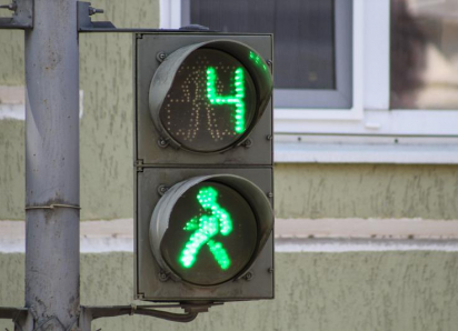 На самых оживлённых переходах Таганрога появятся новые светофоры