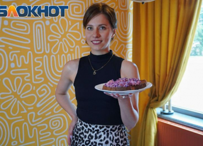 «Одомашнила» рецепт и аппетитно презентовала – Анастасия Петракова в кулинарном этапе «Мисс Блокнот»