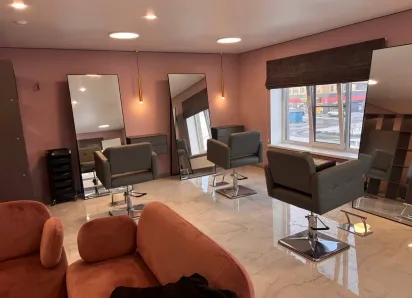 Товар дня: рабочие места для парикмахеров со скидкой 30%