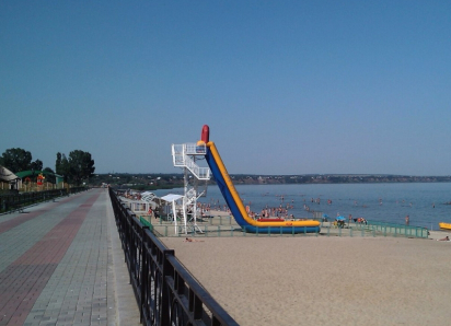 «Стало нехорошо, начала болеть голова»: жительница Таганрога рассказала о странных «горах» на Чеховской набережной