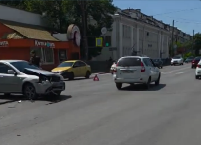 Страховщики признали улицу Чехова самой аварийной  в Таганроге