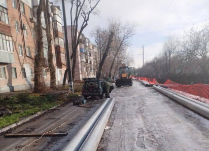 В Таганроге приступили к монтажу нового участка теплотрассы на улице Пальмиро Тольятти
