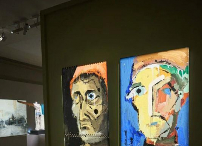 «Жуть какая»: горожан напугали картины таганрогских художников с выставки в Питере