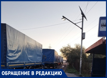 «Едят и опорожняются»: в Таганроге дальнобойщики выжили пассажиров с остановки - на шоссе  