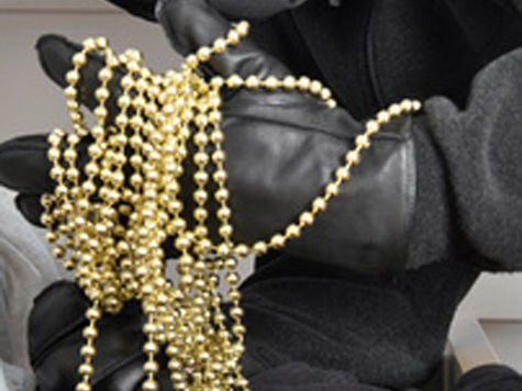 В Таганроге 25-летний парень украл из ювелирного салона 32 золотые цепочки