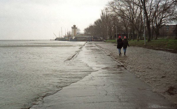 Таганрогу грозит подтопление водами из залива