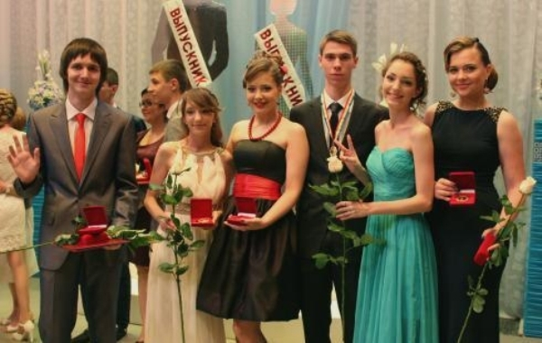 Таганрогские выпускники отмечены золотыми медалями за особые успехи в учебе