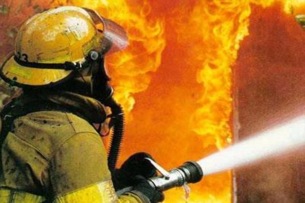 При пожаре в Таганроге сильно пострадал мужчина