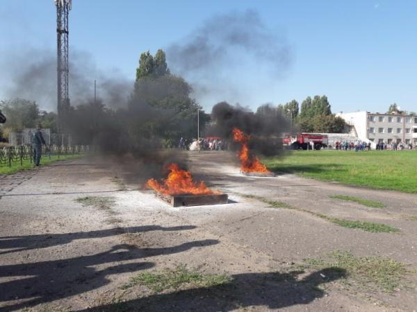 Мощный ландшафтный пожар в Таганроге пришлось тушить школьникам