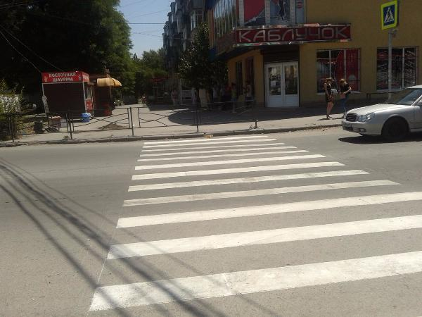В Таганроге пешеходный переход уперся в забор