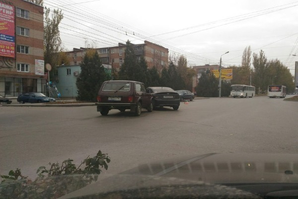 В Таганроге на улице Дзержинского произошло ДТП