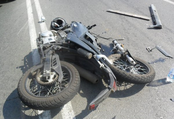 17-летний мотоциклист спровоцировал тройное ДТП на трассе Таганрог-Ростов