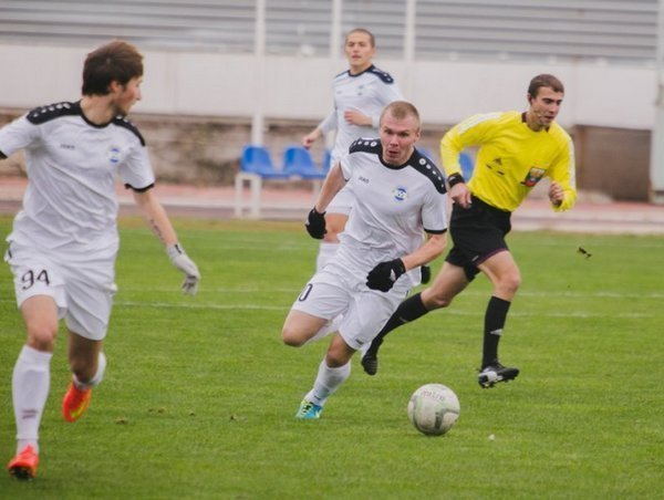 Футбольный клуб «Таганрог» из-за долгов по зарплате покидают футболисты