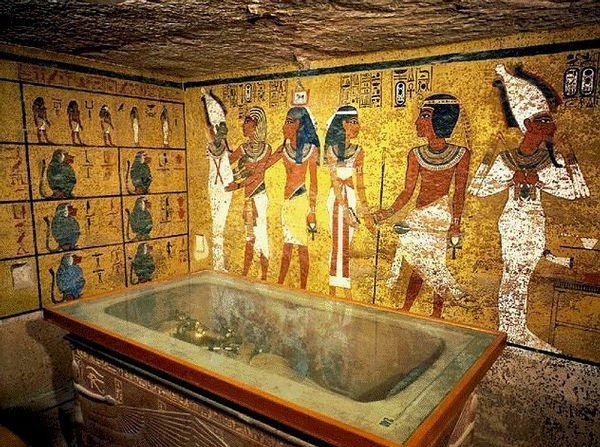 5 июля 1881 года в Египте открыта уникальная древнеегипетская гробница с захоронениями фараонов