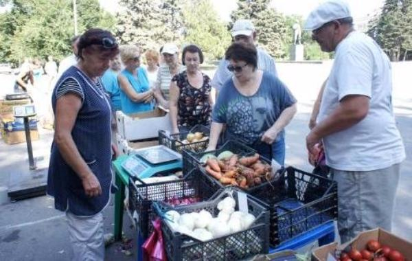 Организаторы сельскохозяйственной ярмарки в Таганроге разбудили жителей города в семь утра