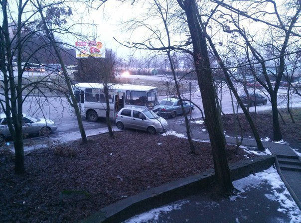 В Таганроге автобус протаранил две легковушки