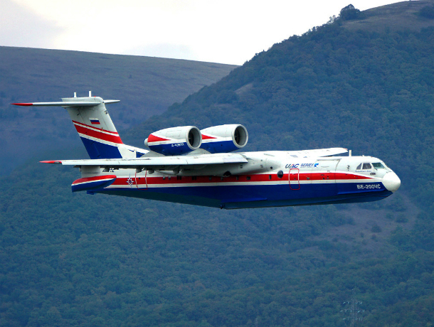 Новый самолёт Бе-200 ЧС, собранный в Таганроге, передали МЧС