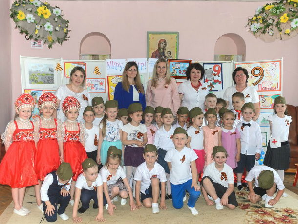 Дети поздравили ветеранов  в доме – интернате для престарелых в Таганроге