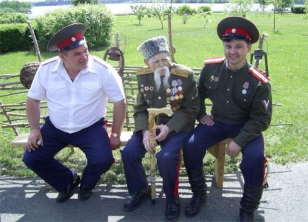 Казаки в Таганроге примерили на себя новые обязанности
