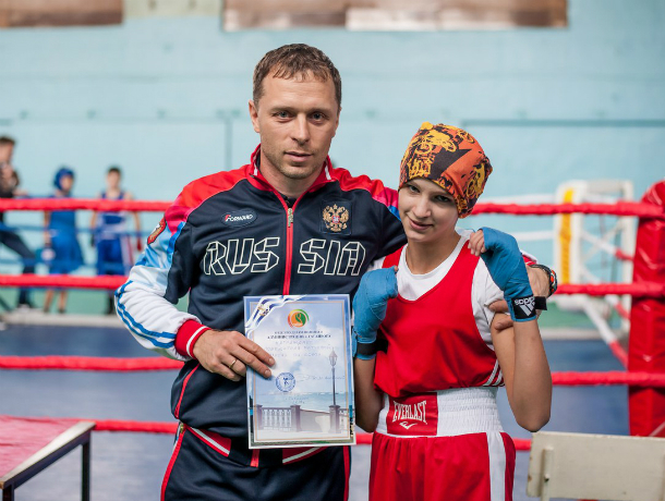 Юная таганроженка одержала победу на соревнованиях по боксу