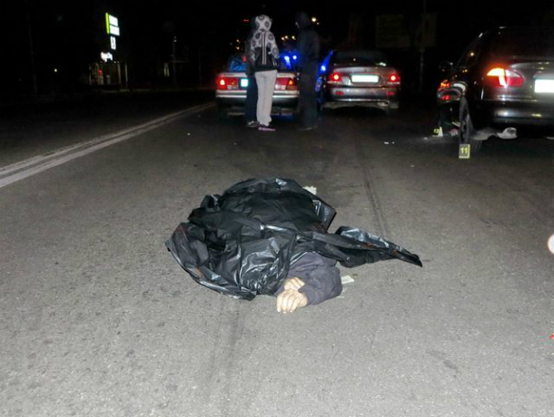 Сбивший насмерть пешехода под Таганрогом водитель ВАЗа с маячком «такси» скрылся с места ДТП