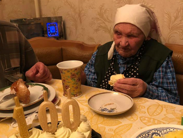 В Таганроге родственница 100-летней юбилярши приносит извинения