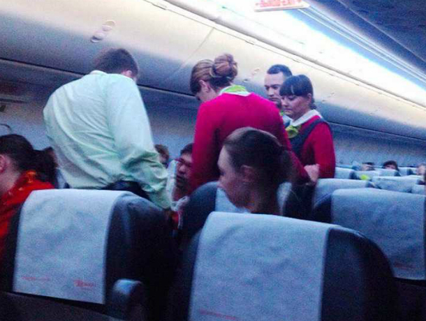 Житель Таганрога  оскандалился  на борту самолета «Болонья - Ростов»
