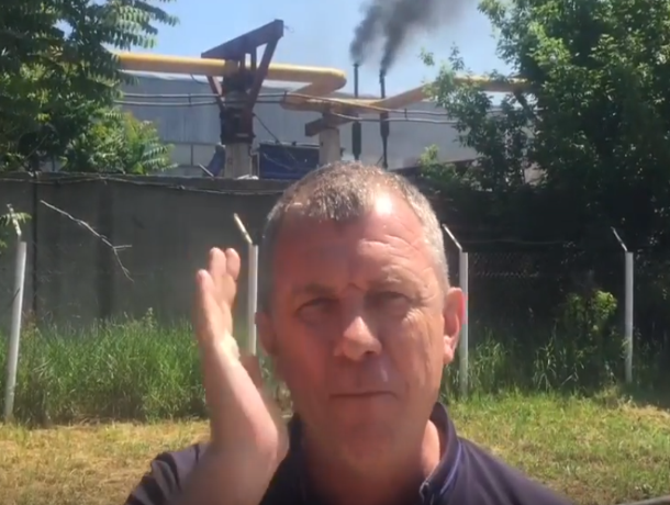 ЭКО-десант заметил черный дым от асфальтного завода Таганрога