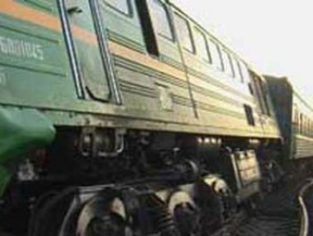 Поезд столкнулся с маневренным локомотивом в Таганроге