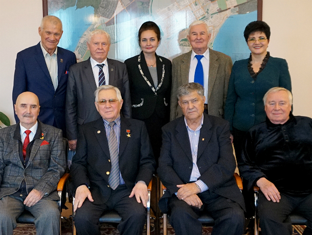 Председатель городской Думы Инна Титаренко встретилась с Почетными гражданами Таганрога