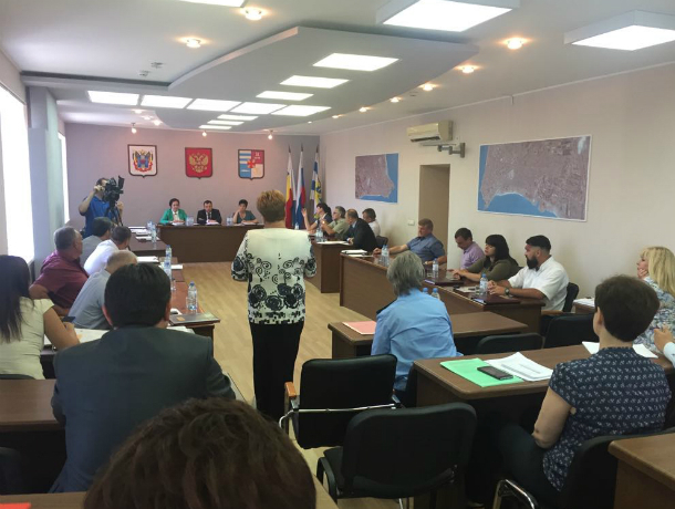 Депутат Артем Екушевский учинил разнос администрации города за неработающие ливневки
