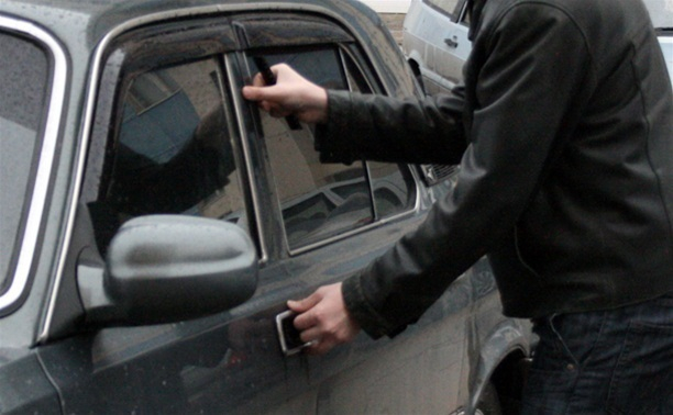 Неадекватного угонщика задержали на месте преступления в Таганроге