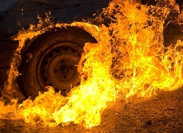 В Таганроге на 1-й Котельной сгорел автомобиль