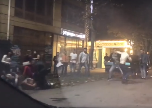 Массовая драка в центре Таганрога попала на видео