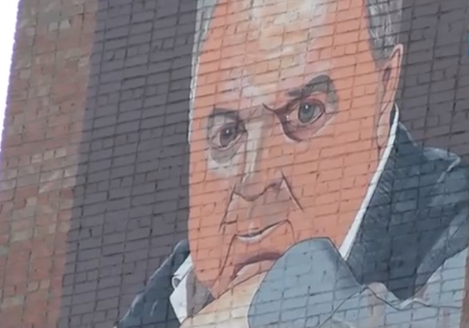 Портрет известного таганрожца Михаила Танича появился на стене жилого дома
