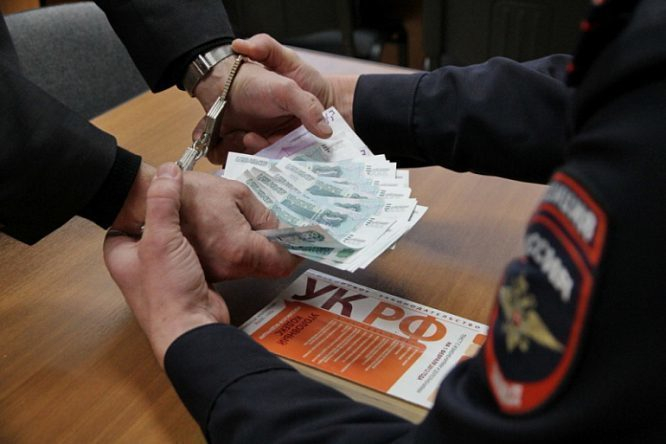 В Таганроге на скамью подсудимых попал заместитель начальника ОБЭП