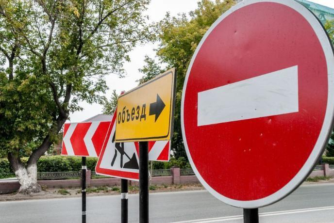 Целый месяц будет закрыт проезд по улице Толбухина в Таганроге